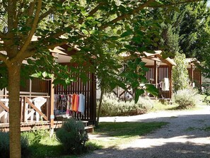 Property grounds - 26m² Chalet with Terrace for 4 People (Camon)