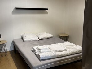 Free WiFi, bed sheets - 28m² Apartment with Terrace and Equipped Kitchen (Saint-Hilaire-de-Riez)