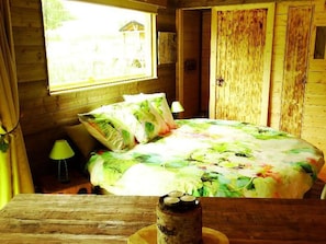 1 bedroom, bed sheets