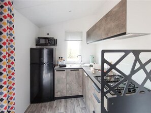 Fridge, microwave, oven, dishwasher - Mobile home with terrace for 4 people in Saint-Lunaire (Saint-Lunaire)