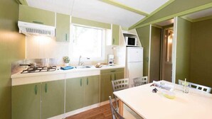 Coffee/tea maker, fridge, cookware/dishes/utensils - Cozy family chalet with accessible terrace (Vendoire)