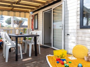 Outdoor dining - Mobile home with terrace in Saint-Hilaire-de-Riez (Saint-Hilaire-de-Riez)