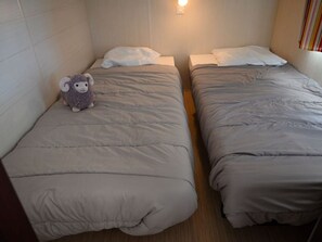 3 bedrooms, free WiFi - Mobile home with terrace for 6 people (Martiel)