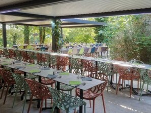 Outdoor dining - Mobile home with terrace for 6 people (Martiel)