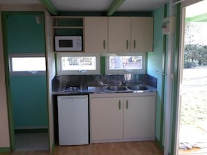 Fridge, microwave, coffee/tea maker - Cozy chalet with terrace - 4 people (La Chapelle-devant-Bruyères)