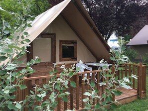 Outdoor dining - Cozy mobile home with terrace (Luynes)