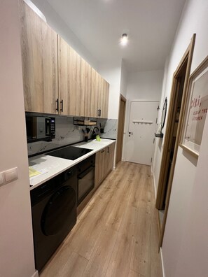 House | 1 bedroom, Internet - w Dreamy 1BR With Great Balconny (Madrid)