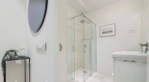 House | 1 bedroom, Internet - w Warm 1BR in the Vibrant Chueca Neighborhood (Madrid)