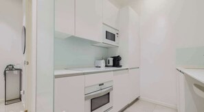 House - w Warm 1BR in the Vibrant Chueca Neighborhood (Madrid)