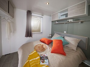 3 bedrooms, free WiFi, bed sheets - 31m² Mobile Home with Terrace - Prestige in Martiel (Martiel)
