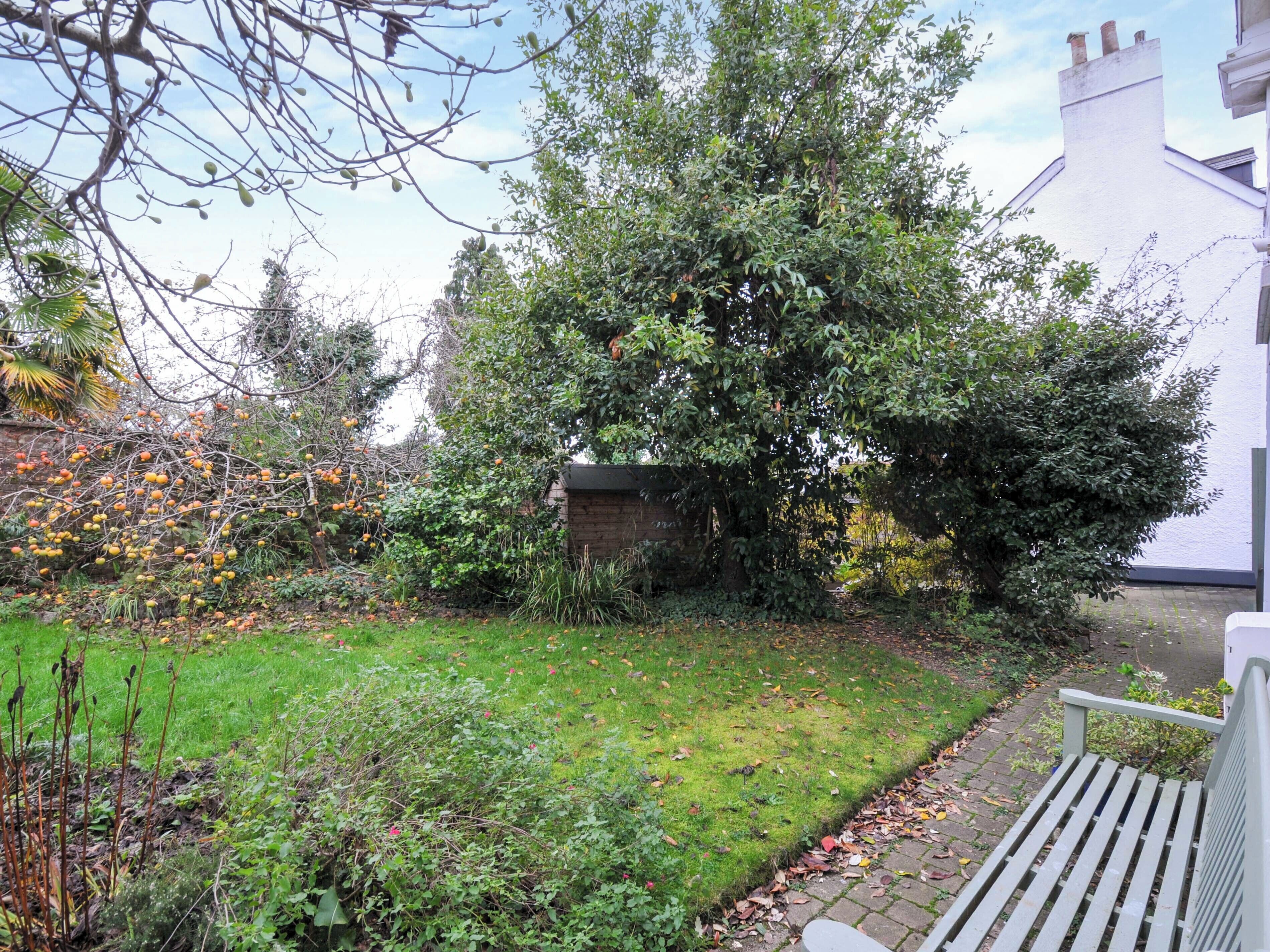 المنطقة المحيطة بالمنشأة