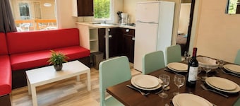 Mobilheim mit Terrasse in Mauléon-Licharre