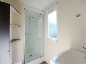 Bathroom - Mobile Home with Terrace in Saint-Boil for 6 People (Saint-Boil)