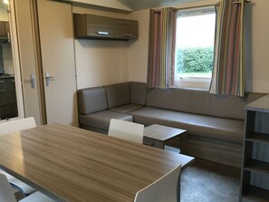 Interior - Mobile Home with Terrace in Saint-Boil for 6 People (Saint-Boil)