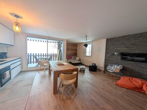 Interior - Superb ski-in/ski-out apartment, quiet with parking, near Montgenèvre (Montgenèvre)