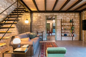 TV, fireplace - Exclusive country residence with pool in Donnalucata - DiCasaInSicilia (Scicli)