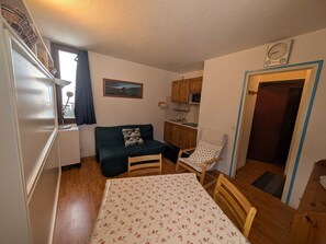 TV - Studio 2 ppl, near slopes and shops, parking (Montgenèvre)