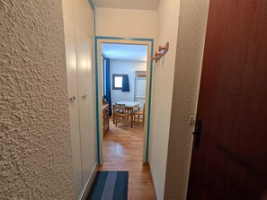 Interior - Studio 2 ppl, near slopes and shops, parking (Montgenèvre)