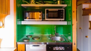A compact kitchen with a stove, microwave, and dishwasher. - Apartment Arc 1800 - 5 pers, Loft, Pets Allowed (Les Arcs 1800)