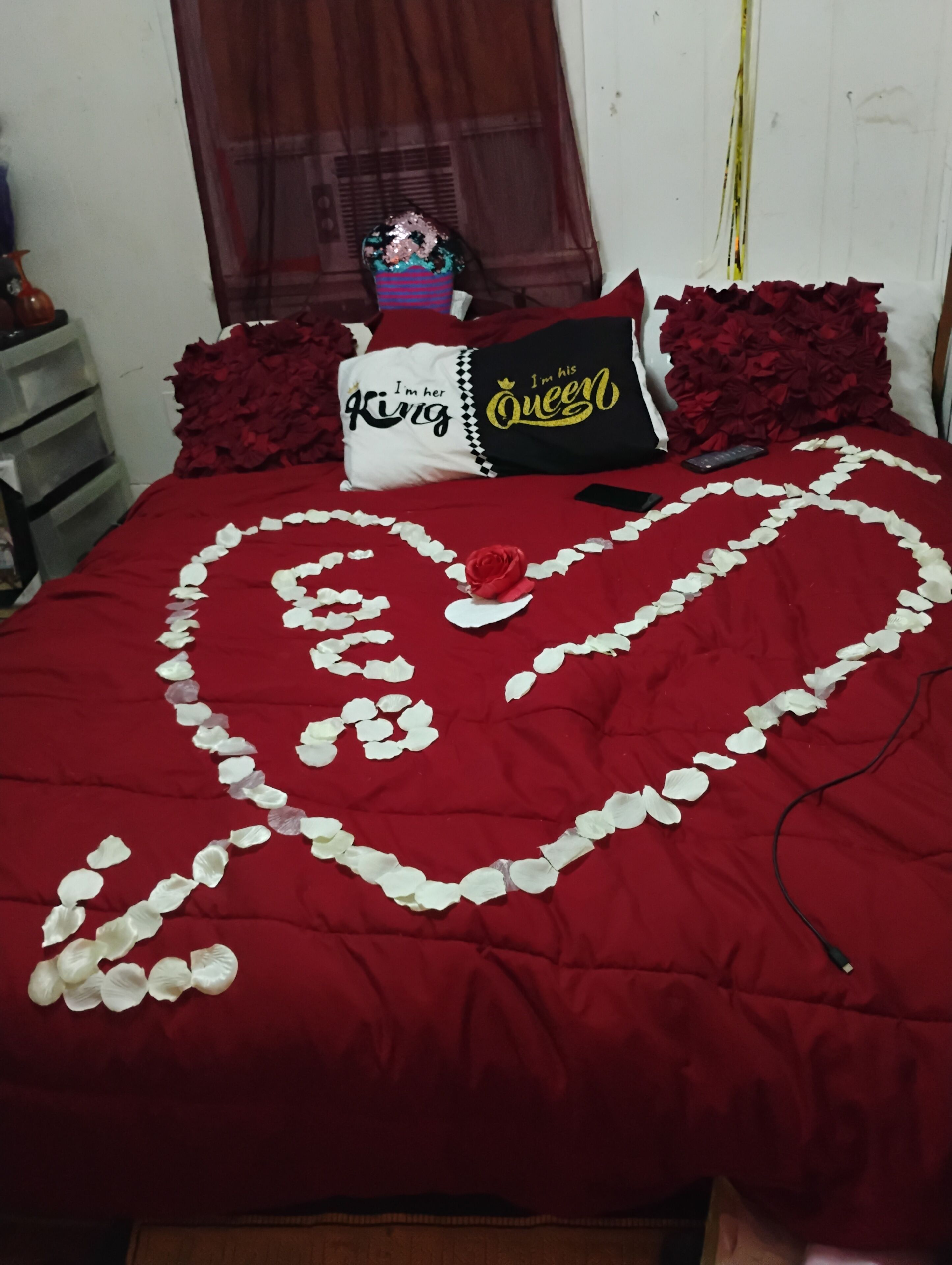 Silitysrauta/-lauta, Wi-Fi, vuodevaatteet