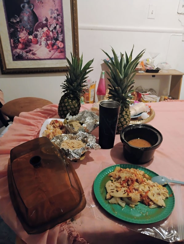 Dining - Fabulous bed & breakfast with AC in charming Fortwoth (Fortwoth)