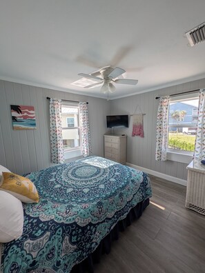 2 bedrooms, iron/ironing board, WiFi, bed sheets - Beach Cottage With Heated Pool - The Beach Is In Sight! (Fort Myers Beach)