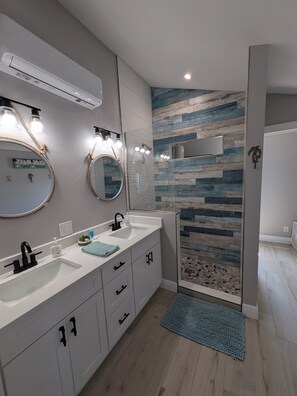 Shower, hair dryer, towels, soap - Beach Cottage With Heated Pool - The Beach Is In Sight! (Fort Myers Beach)