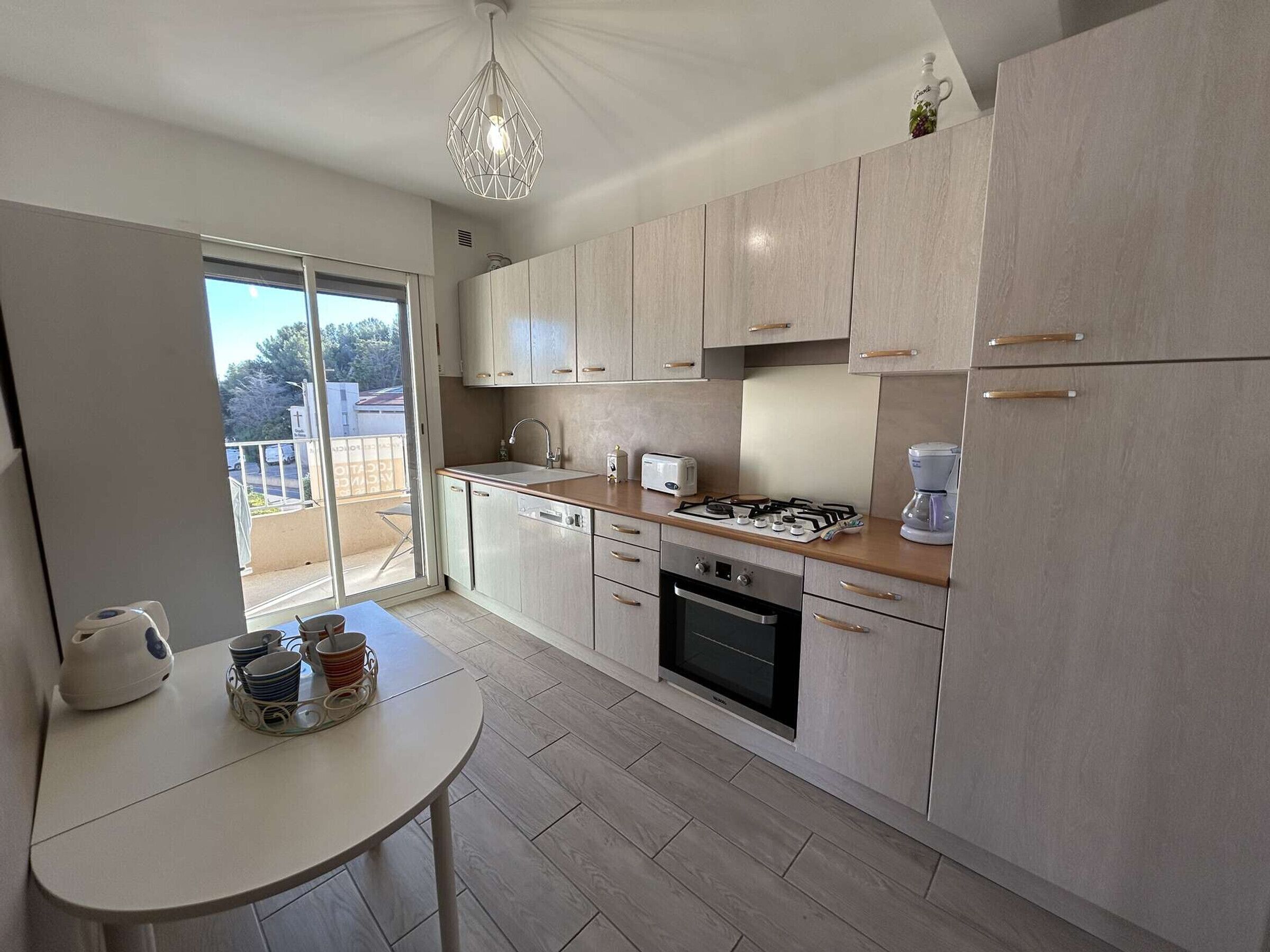 ميكروويف، فرن، غسالة أطباق، ماكينة لصنع القهوة/الشاي