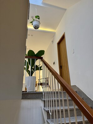 Computer monitors, printers - Dreamy homestay Hue (an cuu)