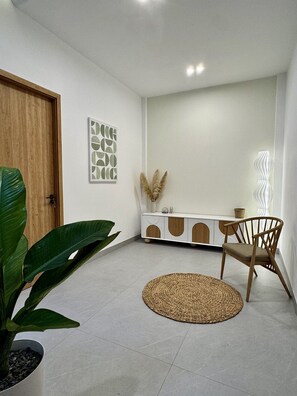 Computer monitors, printers - Dreamy homestay Hue (an cuu)