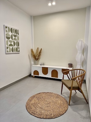 Computer monitors, printers - Dreamy homestay Hue (an cuu)