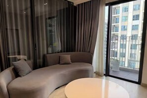 Presidential Suite, 2 Bedrooms, Club Lounge Access, City View | Egyptian cotton sheets, premium bedding, down comforters - Zenith Luxstay Hado Centrosa Residence (Hoa Hung)
