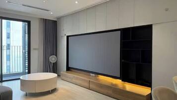 Presidential Suite, 2 Bedrooms, Club lounge access, City View | Egyptian cotton sheets, premium bedding, down duvets