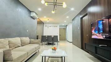 Family Suite, 3 Bedrooms, Club lounge access, City View | Egyptian cotton sheets, premium bedding, down duvets