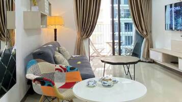 Grand Suite, 1 Bedroom, Club lounge access, City View | Egyptian cotton sheets, premium bedding, down duvets