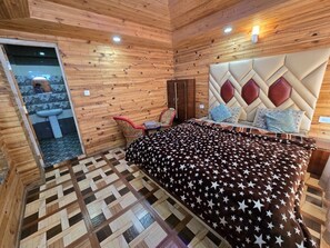 Deluxe Double Room, Balcony, Mountain View | Free WiFi - Aakarsh Homestay - Pahadi Food Hub (Fagu)