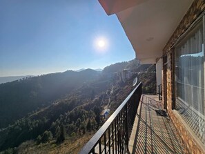 Phòng đôi Deluxe, ban công, quang cảnh núi | Hiên