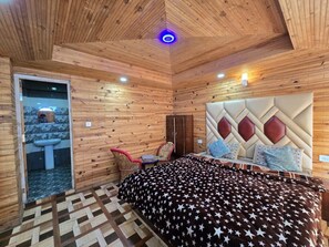 Habitación doble Deluxe, balcón, vista a la montaña | Wifi gratis 