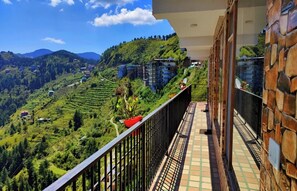 Family Room | View from property - Aakarsh Homestay - Pahadi Food Hub (Fagu)