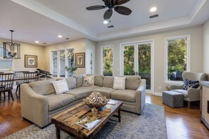 Smart TV - 25 Wildwood Rd: Pet Friendly Sea Pines Home. 3 Beds. 2 Bathrooms. Sleeps 9. (Hilton Head Island)