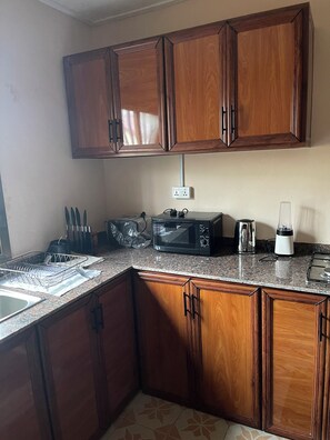 Private kitchen - From home to home accommodation with the space you need to make a perfect stay. (Freetown)