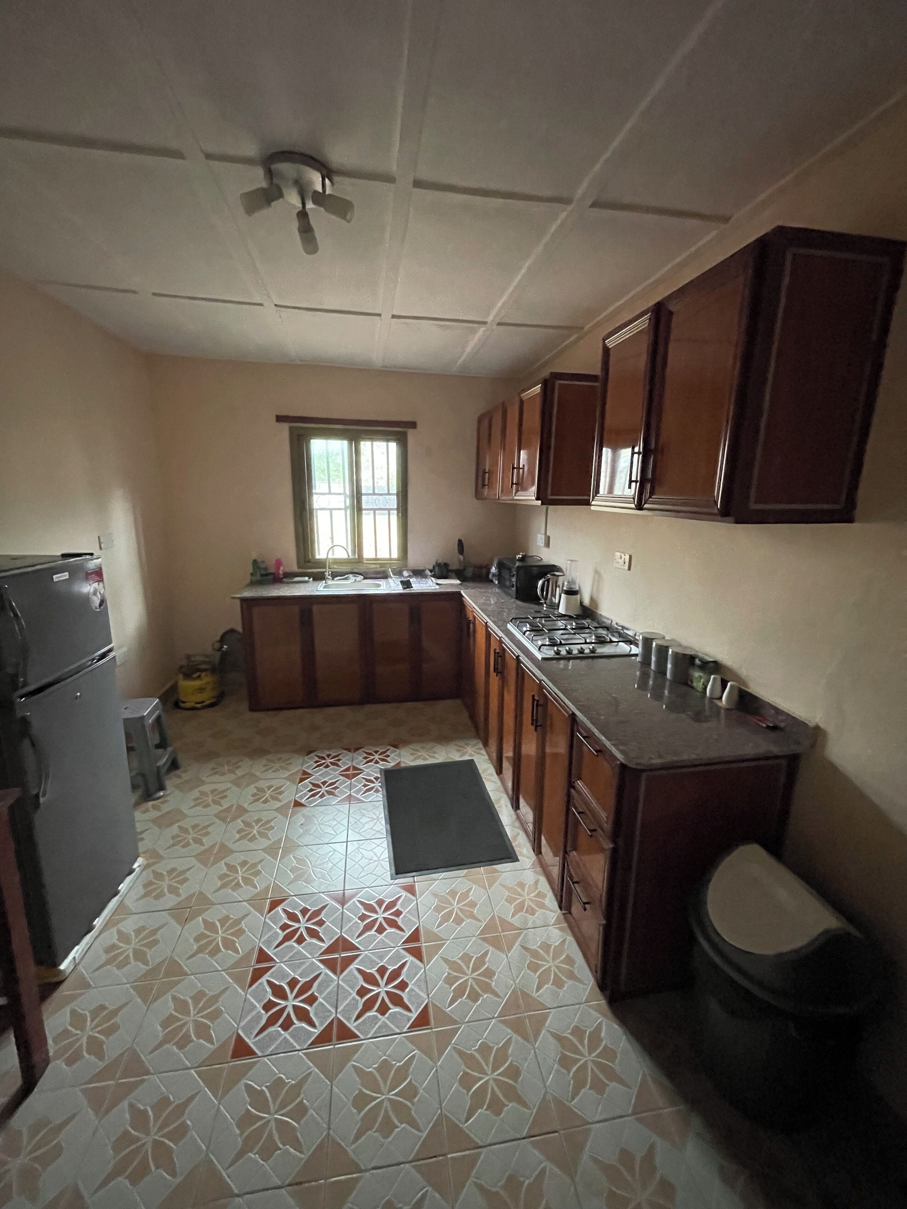 Fridge, microwave, stovetop, electric kettle