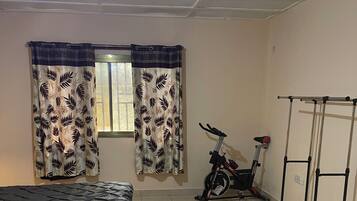 Bügeleisen/Bügelbrett, kostenloses WLAN, Bettwäsche