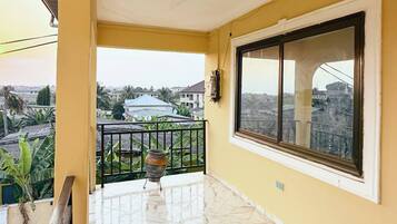 Apartment, 3 Bedrooms, Smoking | Property grounds