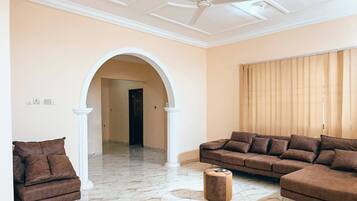 Apartment, 3 Bedrooms, Smoking | Interior