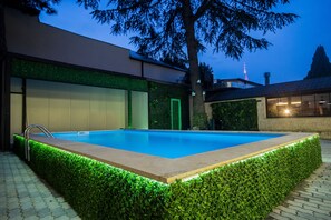 Outdoor pool - Kinor David Glatt Kosher Hotel  (T'bilisi)