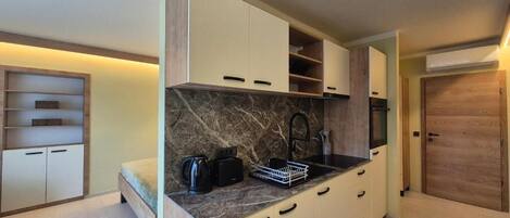 Comfort Apartment, 1 Queen Bed with Sofa bed, Balcony, City View | Private kitchen