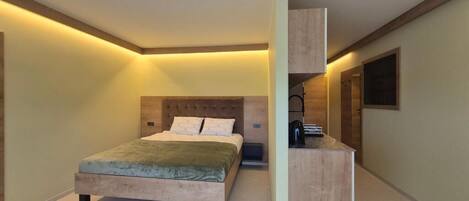 Comfort-Apartment, 1 Queen-Bett und Schlafsofa, Balkon, Stadtblick | Verdunkelungsvorhänge, Bügeleisen/Bügelbrett, kostenloses WLAN