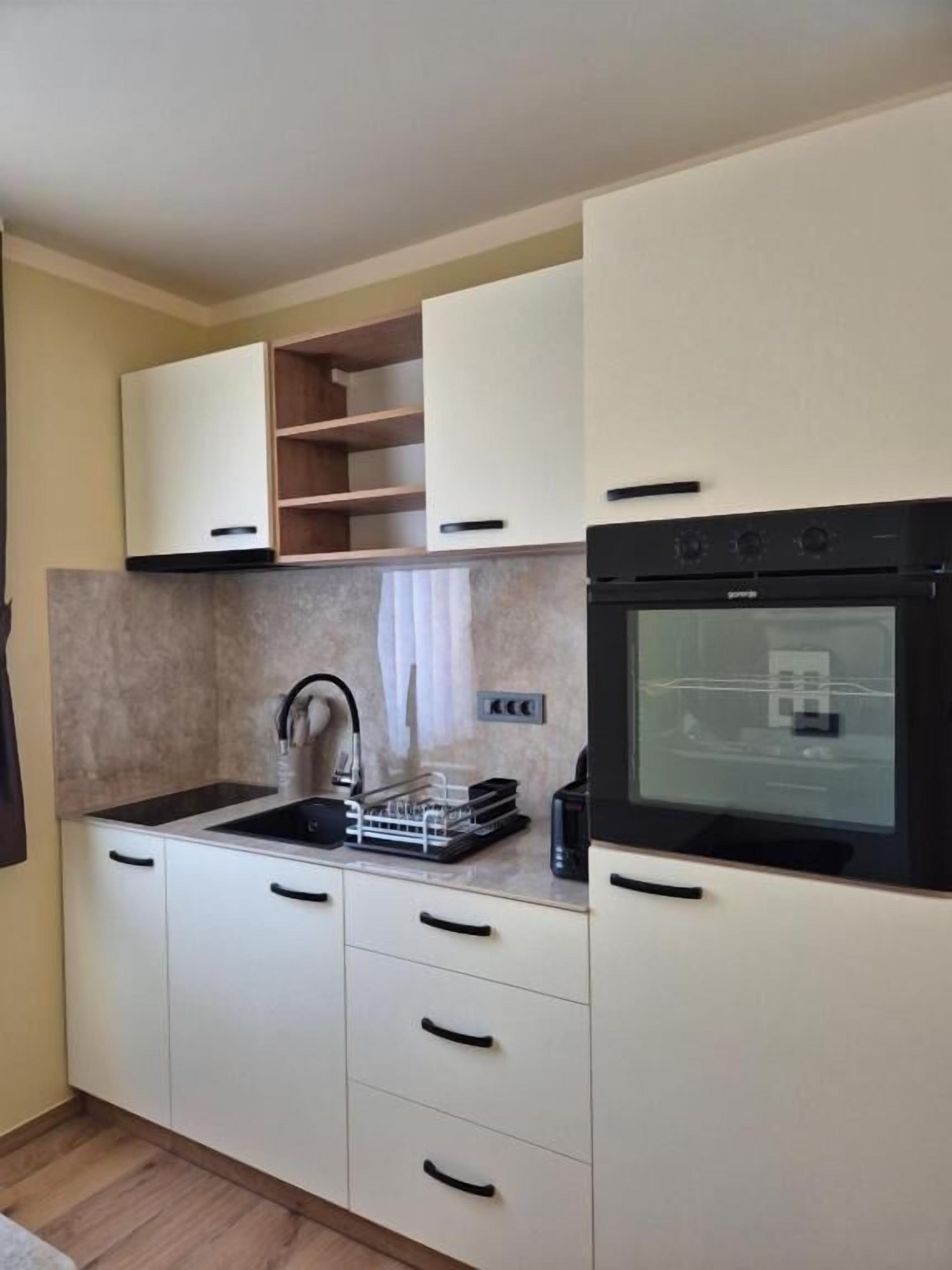 Comfort Apartment, 1 Queen Bed, Balcony, City View | Private kitchen