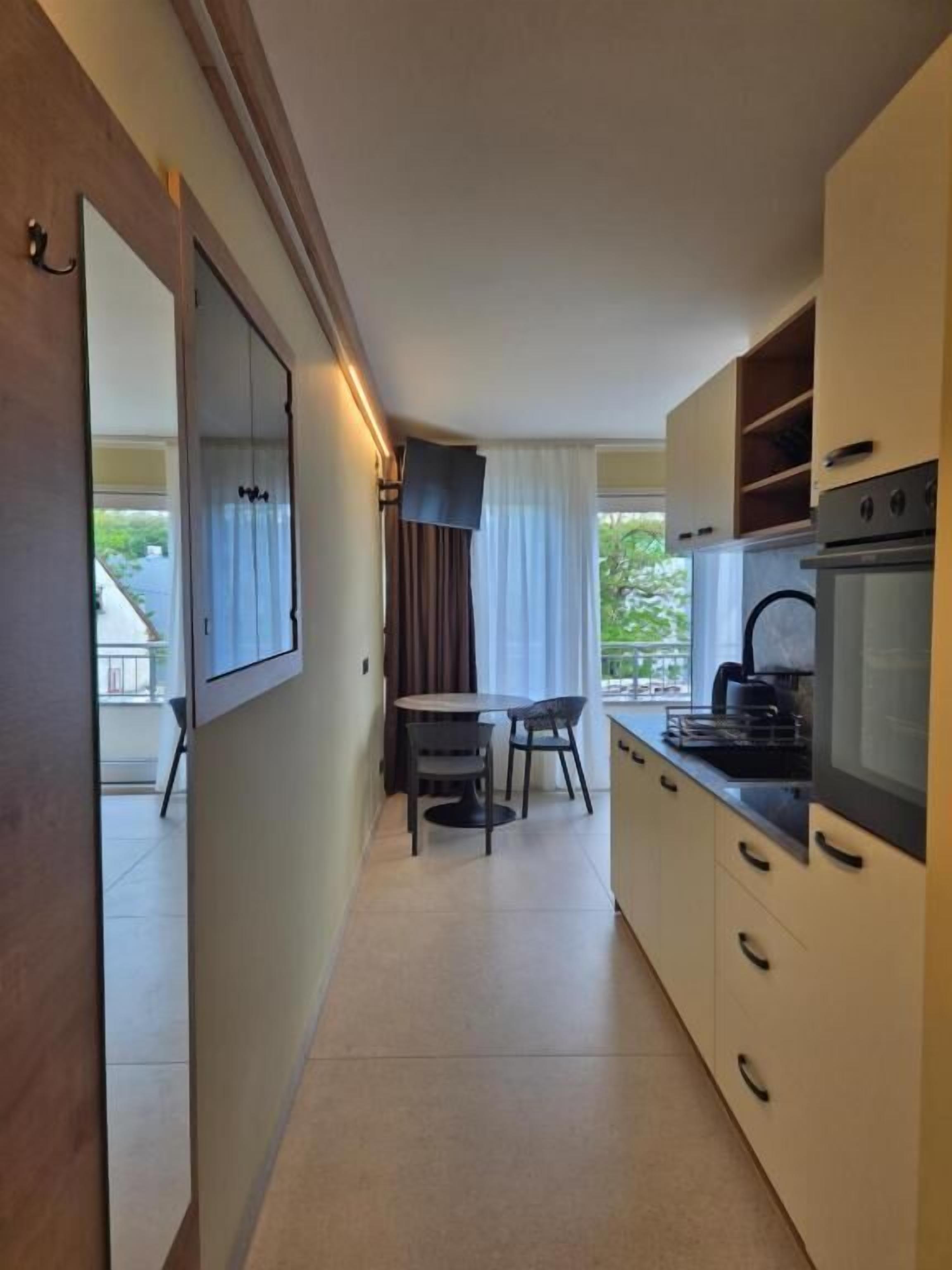 Comfort Apartment, 1 Queen Bed with Sofa bed, Balcony, City View | Private kitchen